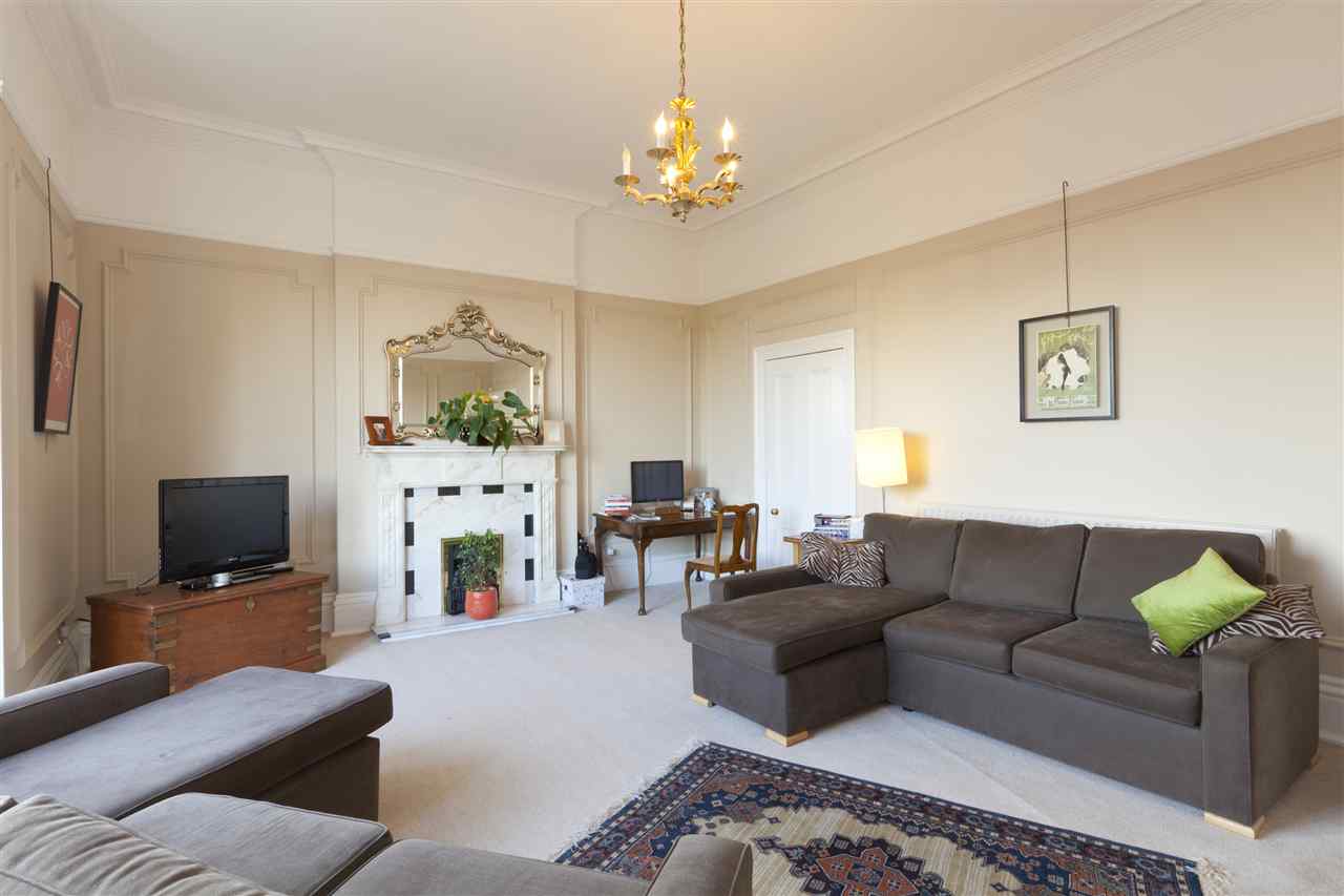 resized-2349823-04 - Lounge.jpg